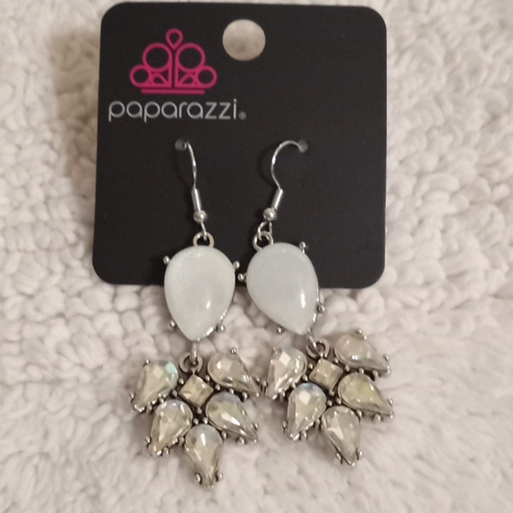 Ethereal Effervescence - white earrings. NWT